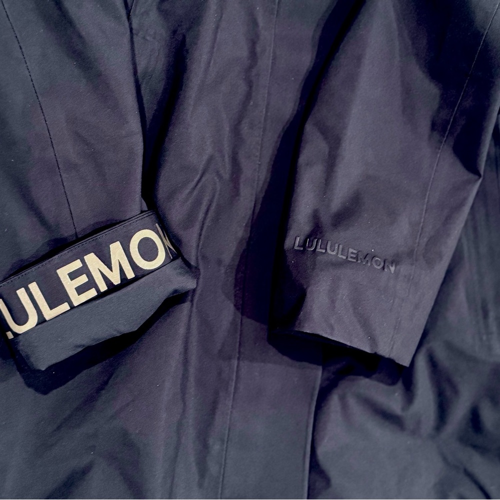 NWT LULULEMON RAIN REBEL JACKET SIZE 2 TRUE NAVY - Picture 16 of 16
